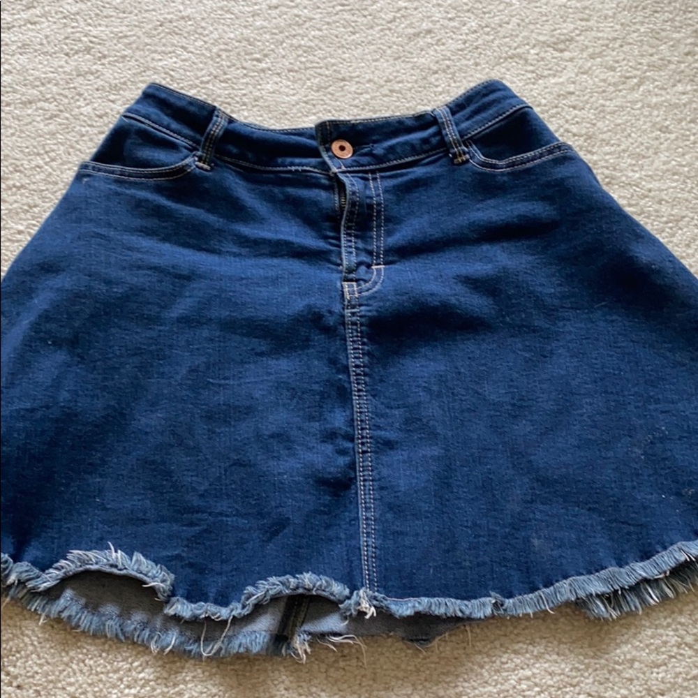 Cute dark washed jean skirt